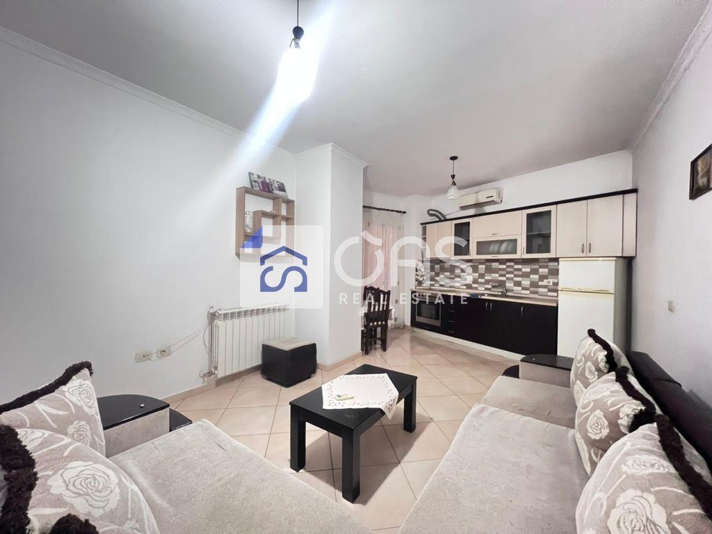 Jepet me qira apartamenti 1+1  Ne Porcelan  500 euro