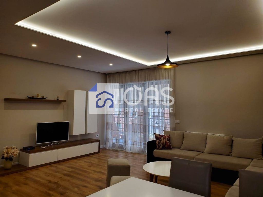 Jepet me qira apartamenti 2+1 Te Kompleksi Delijorgji