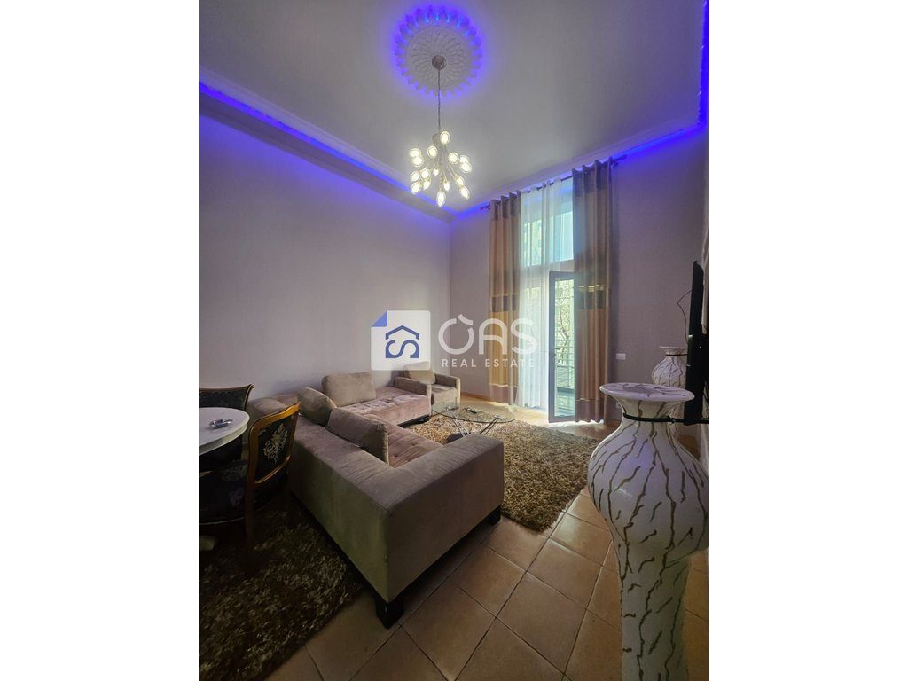 Jepet me qera apartament duplex 2+1 Te Pallati me Shigjeta  500 euro