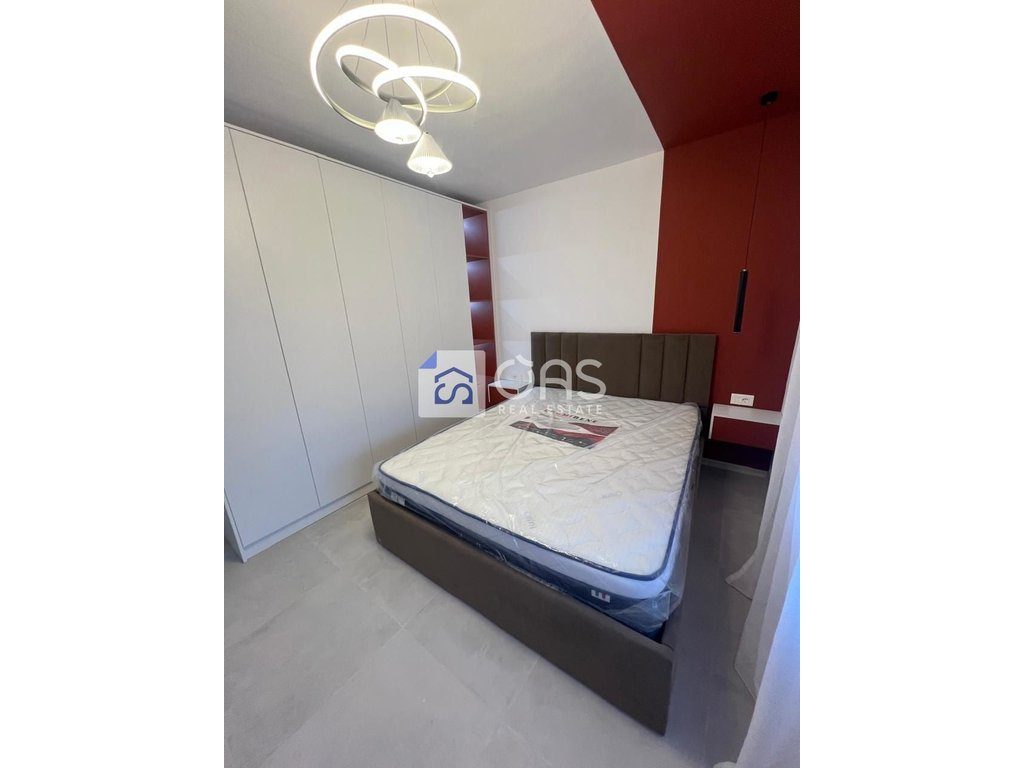 Jepet me qera apartament 2+1 Ne Qender