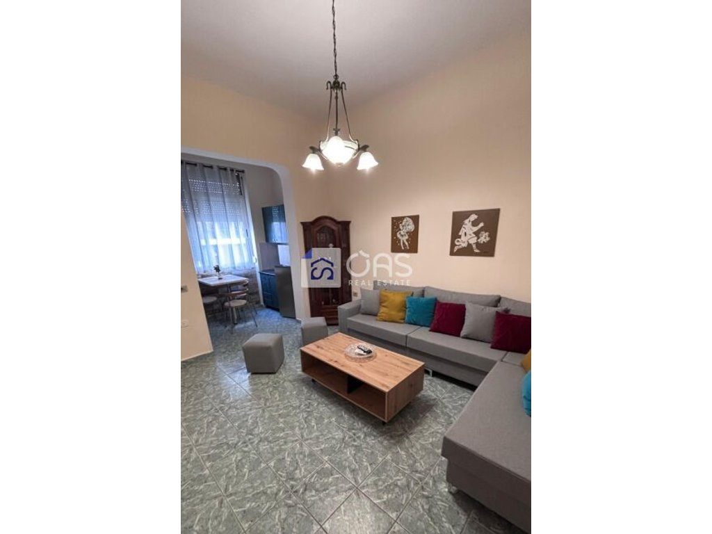 Jepet apartament me qera 2+1 Rruga Dibres