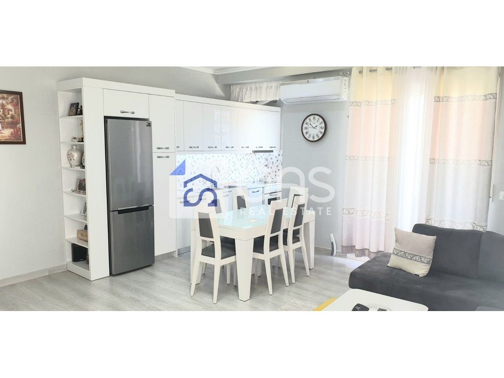 Jepet me qera apartament  1+1+ post parkimi ne Kinostudio