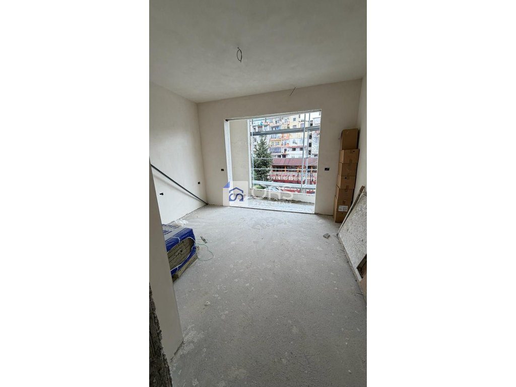 Shitet apartament 2+1 ne Ali Demi