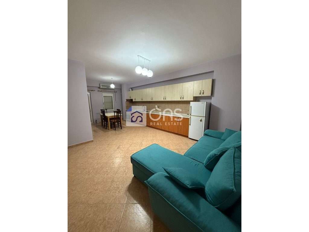 Jepet apartament me qera 2+1 Xhamllik