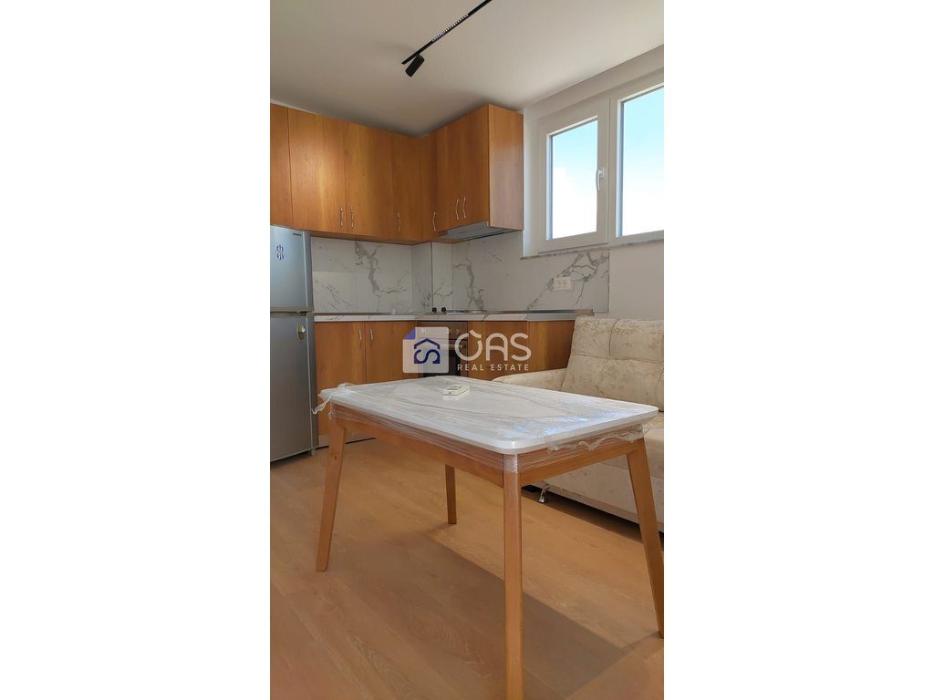 Jepet apartament me qera 1+1 tek Medreseja
