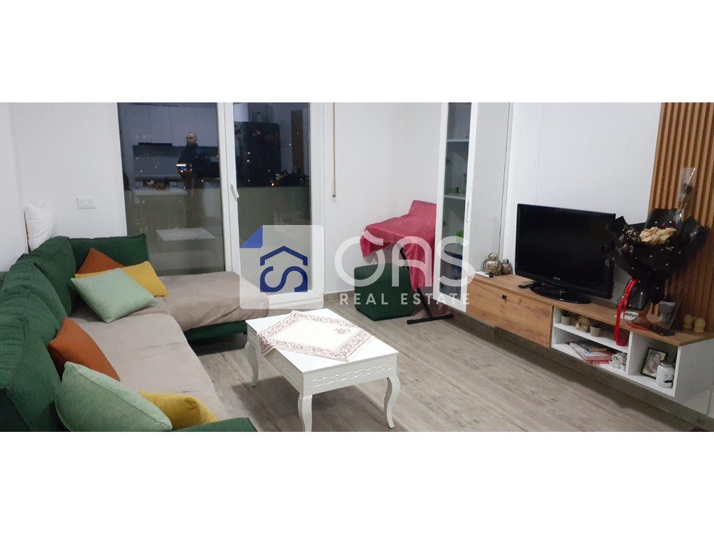 Jepet apartament me qera 1+1 +garazhd tek Misto Mame