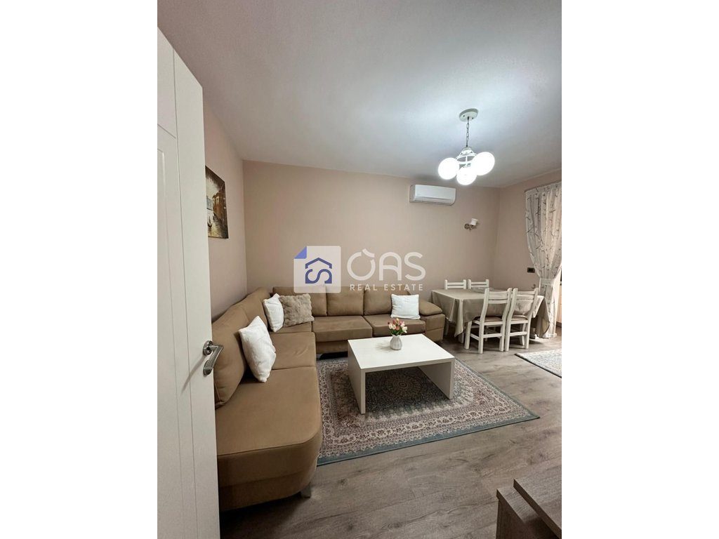 Jepet apartament me qera 2+1 tek Komuna e Parisit
