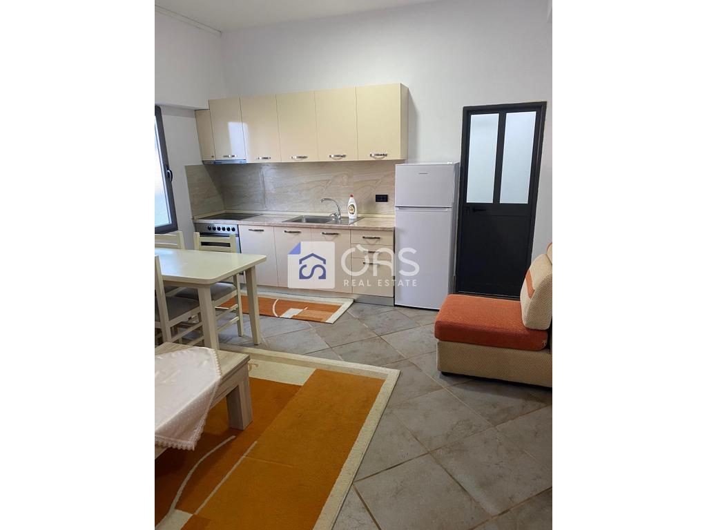 Jepet apartament me qera 1+1 Selit