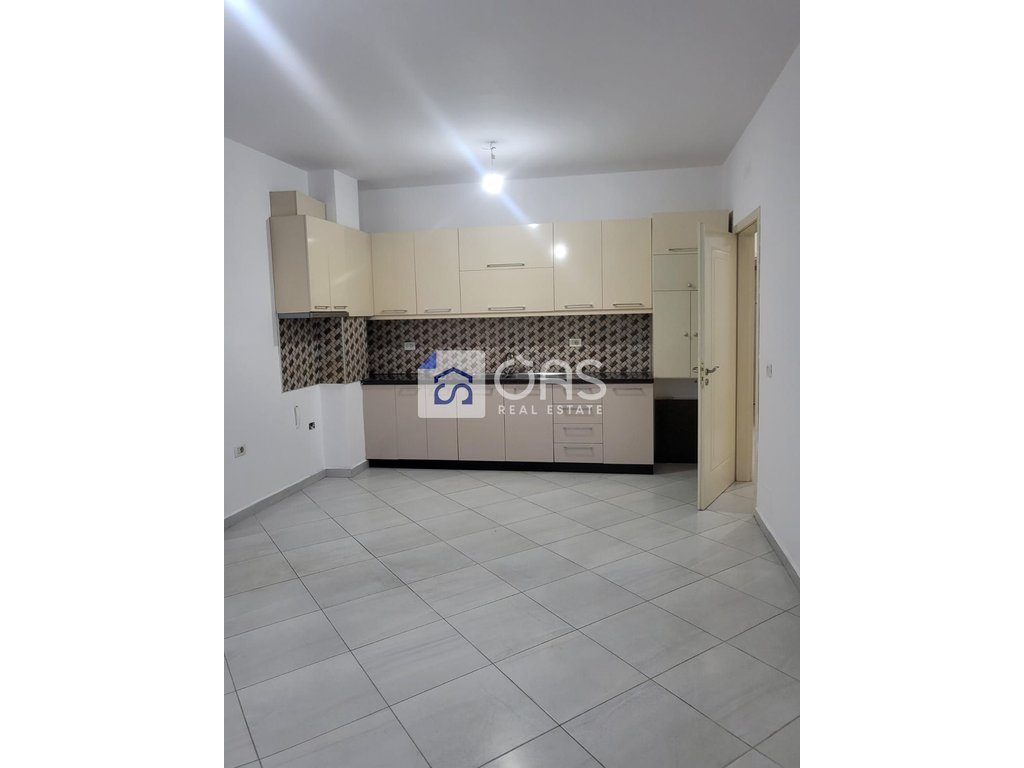 Jepet apartament me qera 2+1 ne fund te rruges Don Bosko