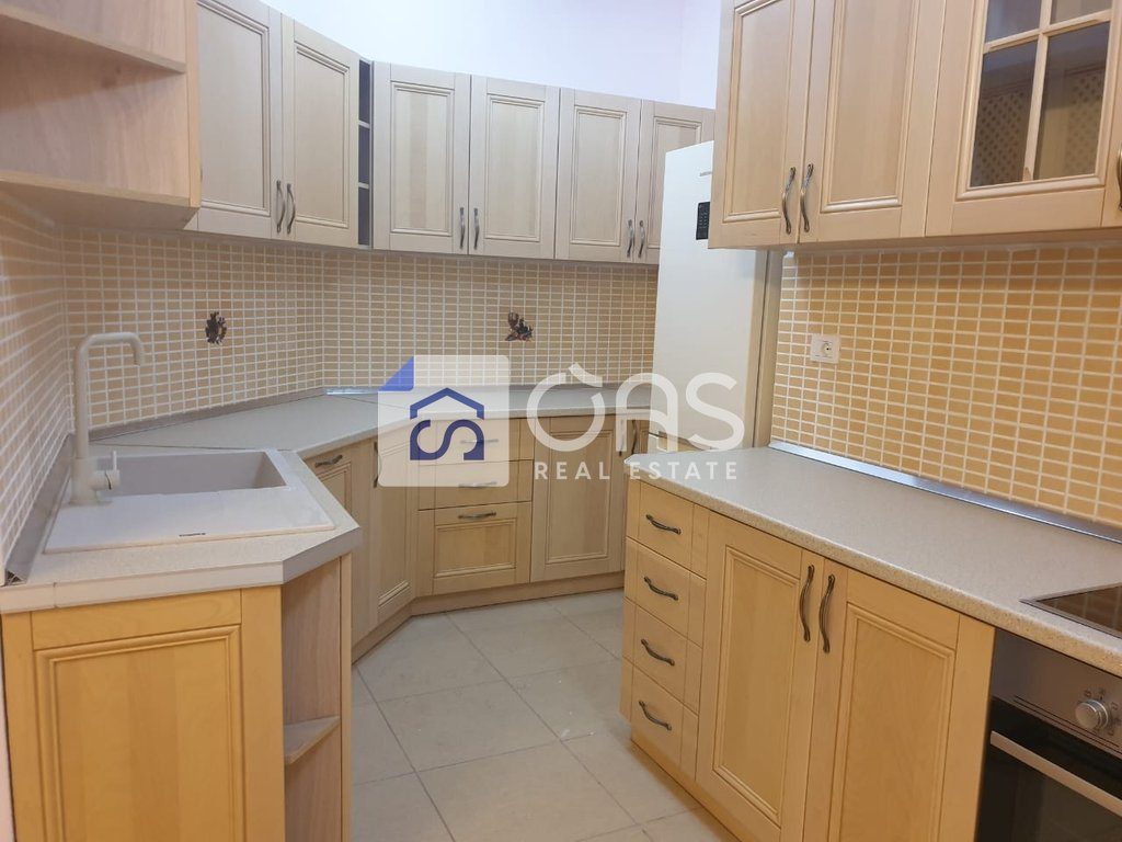 Shitet apartament 3+1+3 tek Liqeni I Thate