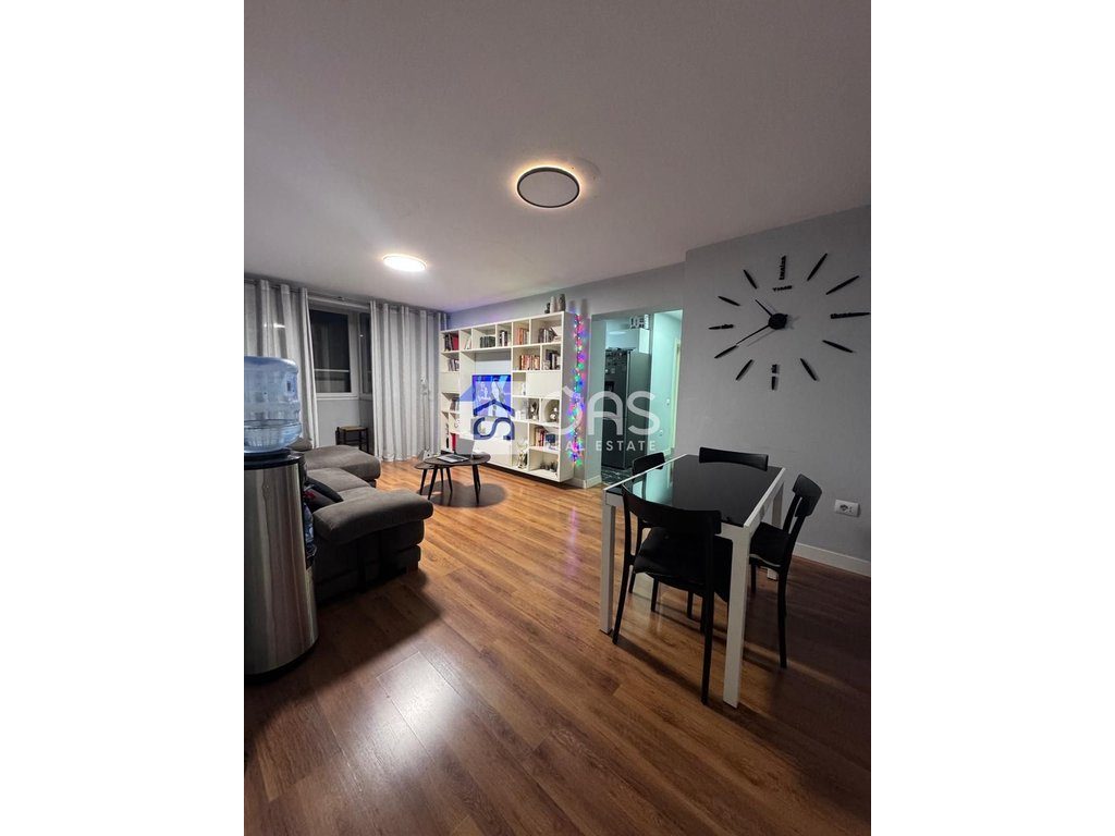 Jepet me qera apartament 2+1 ne Bllok.