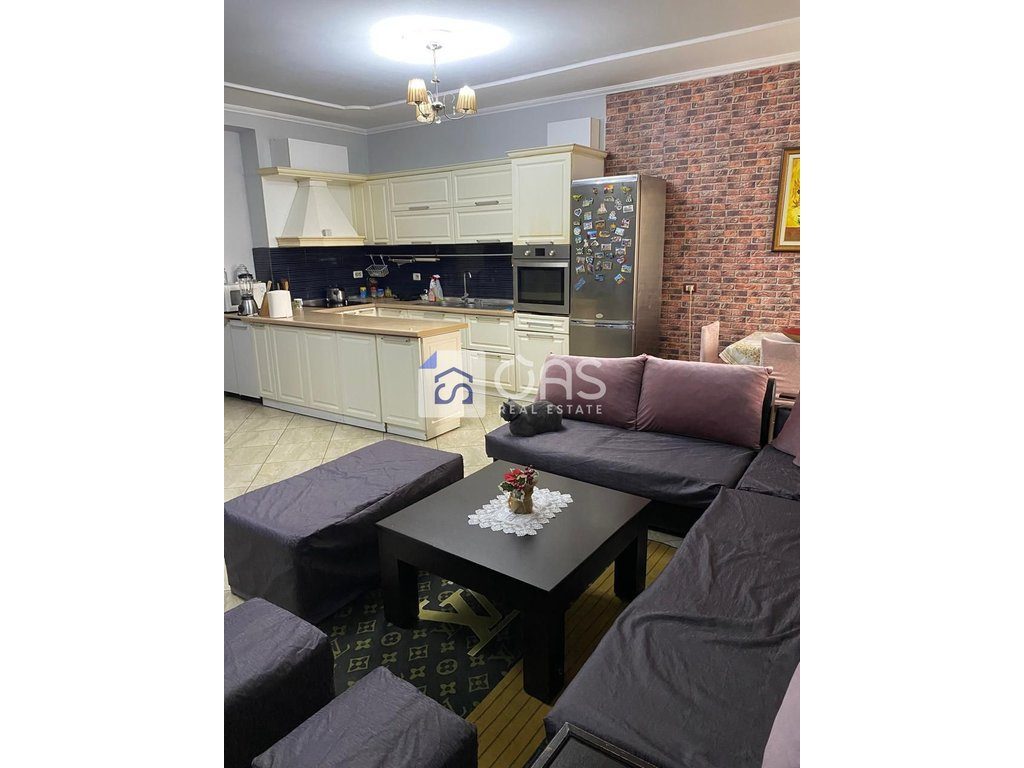 Shitet apartament 2+1 ne Freks