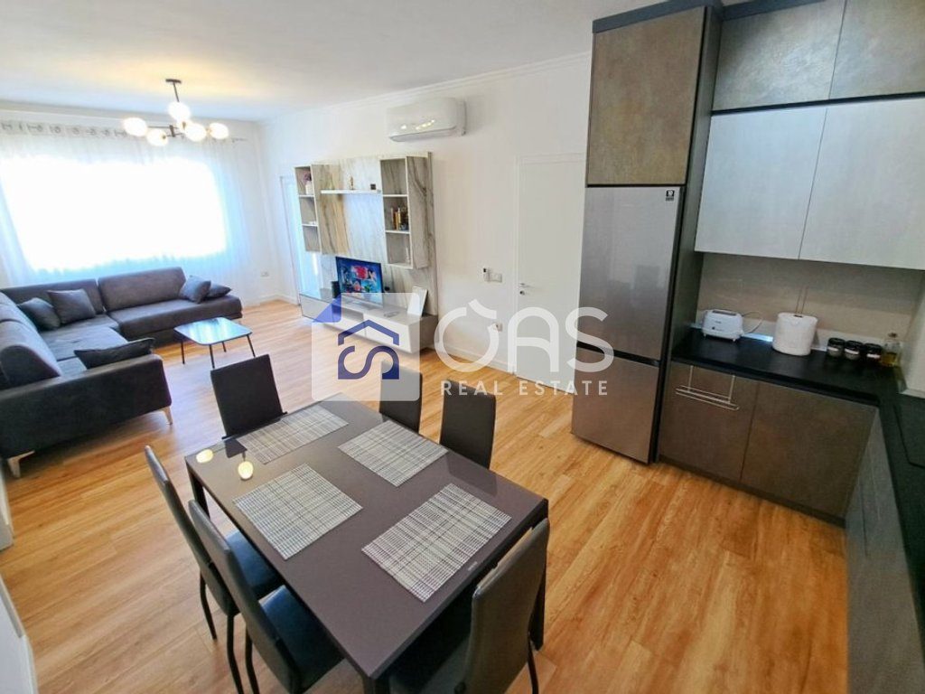Jepet apartament me qera 2+1+2 tek Pazari i ri