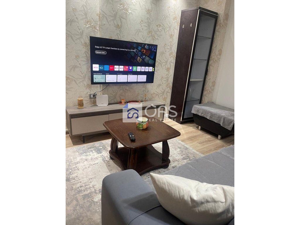 Jepet me qera apartament 1+1 tek Komuna e Parisit