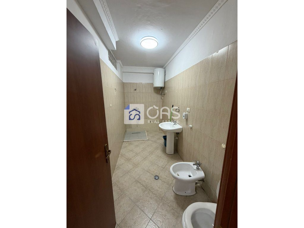 Shitet apartament 2+1 ne Fresk