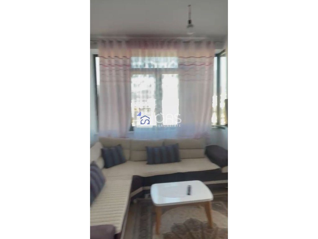 Jepet me qera 2+1+garazh tek Porcelani