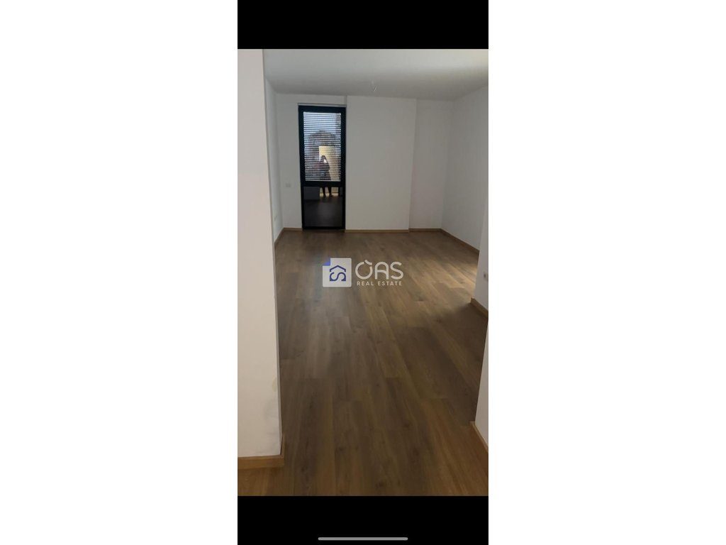 Jepet me qera Apartament 1+1 Tek Shkolla e Kuqe
