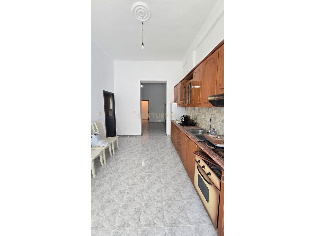 SHITET APARTAMENT 1+1 NE QENDER TE DURRESIT!!!!