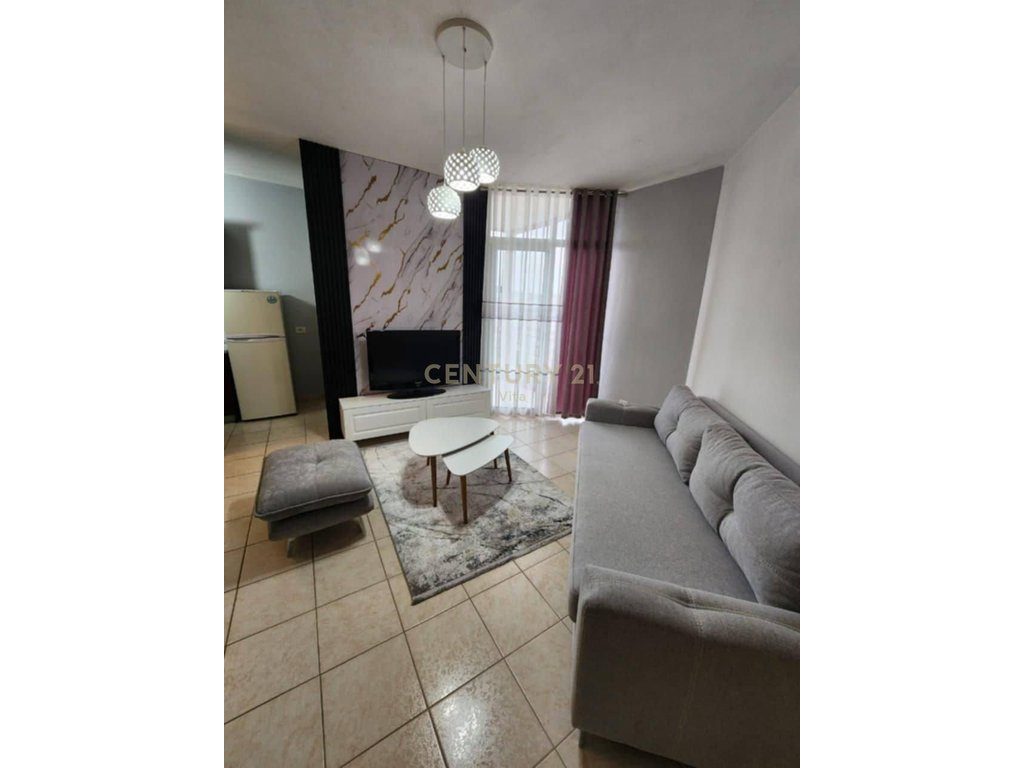 Apartament 1+1 i Mobiluar për Shitje pranë Detit në Plazh , Durres