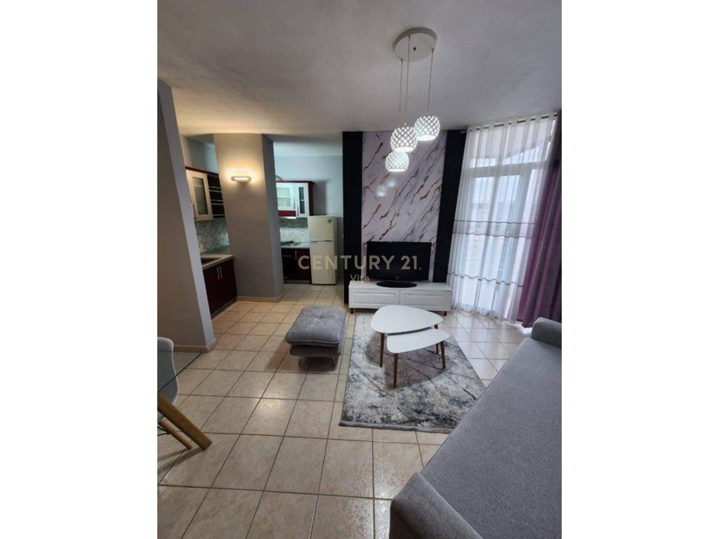 Apartament 1+1 i Mobiluar për Shitje pranë Detit në Plazh , Durres