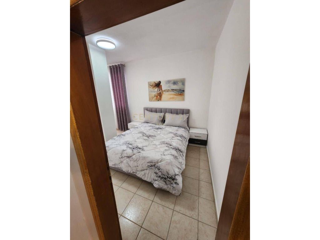 Apartament 1+1 i Mobiluar për Shitje pranë Detit në Plazh , Durres