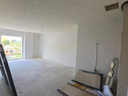 Shitet, Apartament 1+1 pranë Kompleksit Splendor në Porcelan!