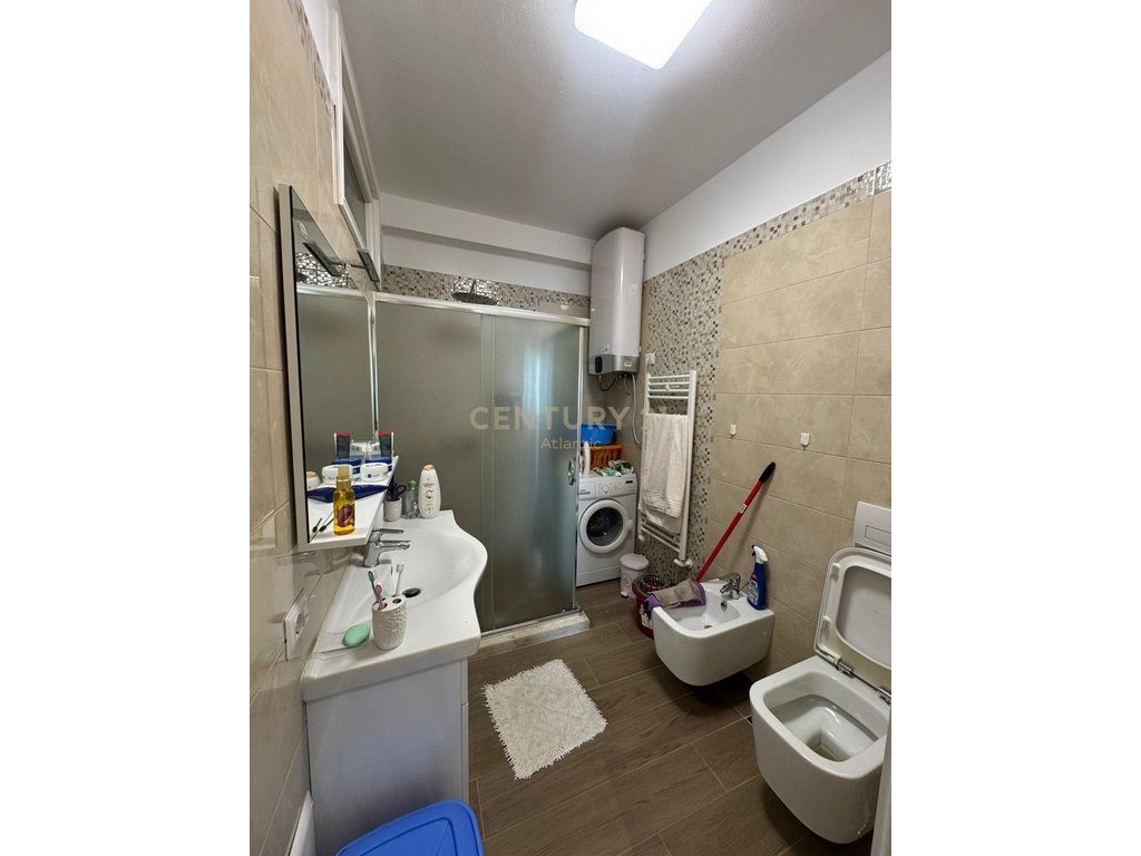 Jepet me Qera Apartament 2+1 me Pamje Panoramike Deti në Shkëmbin e Kavajës, Durrës