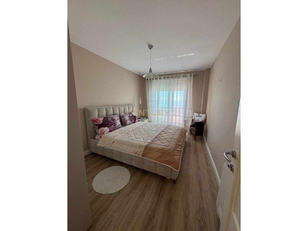 Jepet me Qera Apartament 2+1 me Pamje Panoramike Deti në Shkëmbin e Kavajës, Durrës
