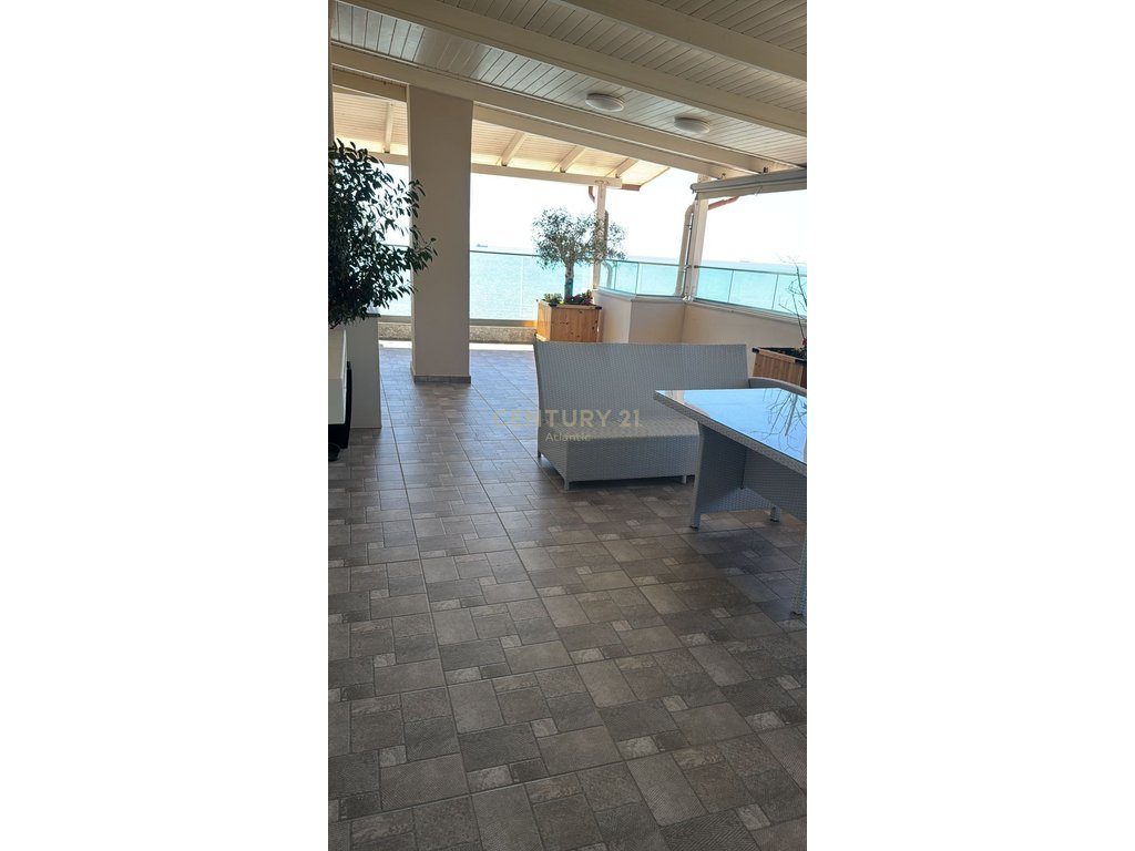 Jepet me Qera Apartament 2+1 me Pamje Panoramike Deti në Shkëmbin e Kavajës, Durrës
