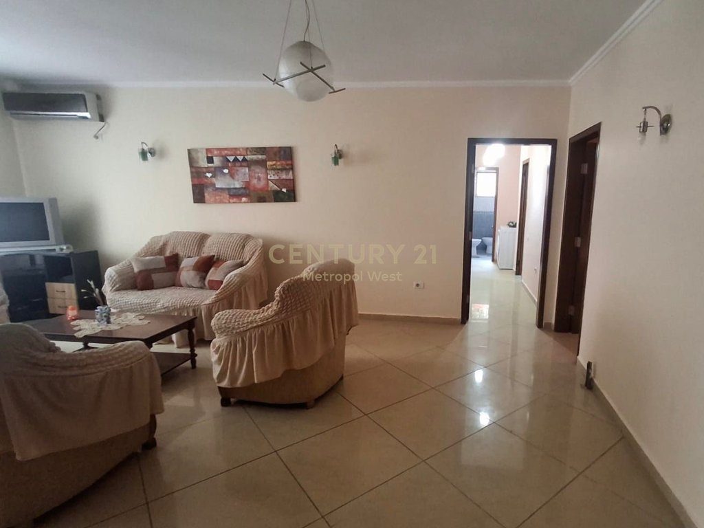 Shitet Apartament 3+1+2 pranë Gjimnazit "Petro Nini", Rr. Margarita Tutulani– Lokacion Elitar!