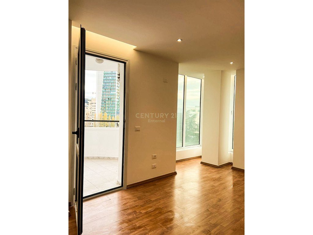 Ambasada Amerikane - Jepet Me Qera Zyre 190m2 Pallat Me Ashensor
