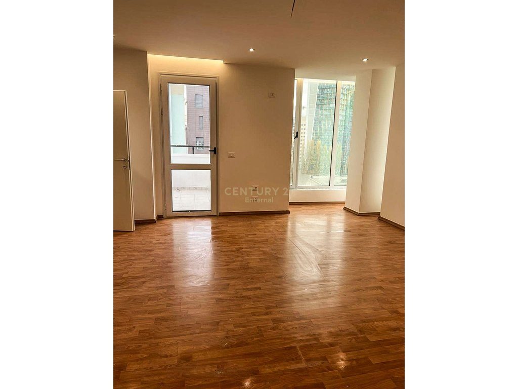 Ambasada Amerikane - Jepet Me Qera Zyre 190m2 Pallat Me Ashensor