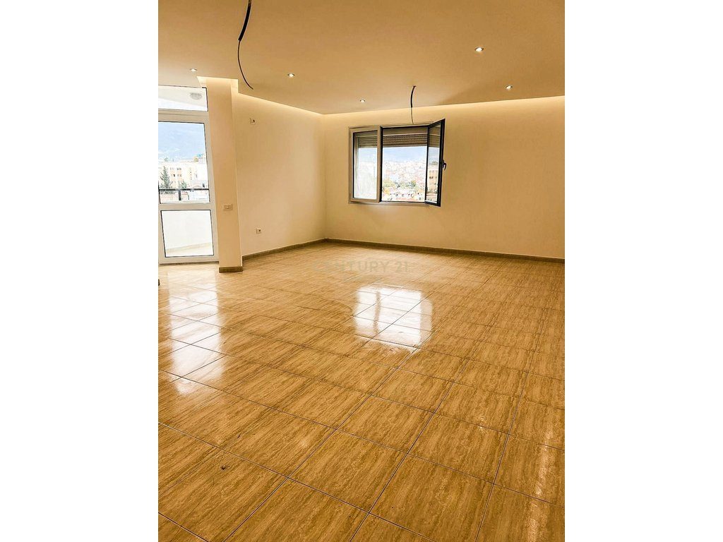 Ambasada Amerikane - Jepet Me Qera Zyre 190m2 Pallat Me Ashensor