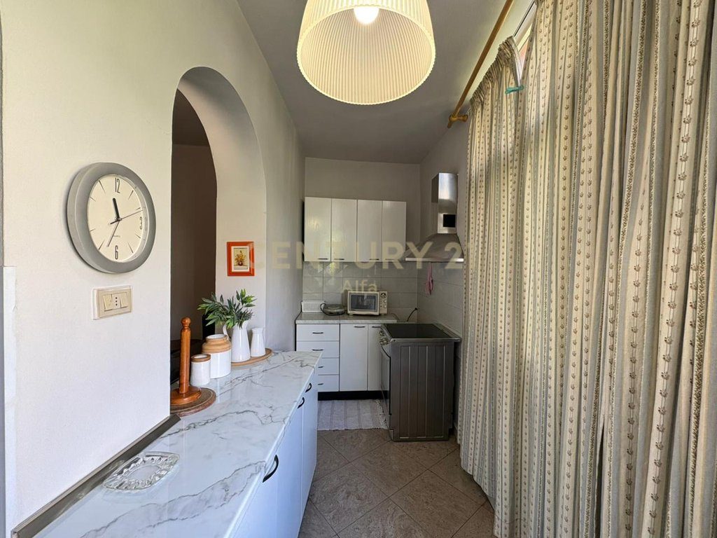Jepet me Qera Apartament 1+1 pranë Hotel Colosseo – Rruga e Durrësit, Tiranë!