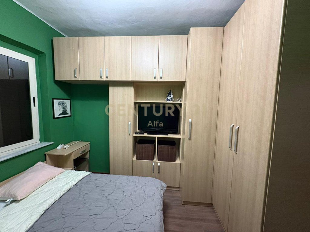 Jepet me Qera Apartament 1+1 pranë Hotel Colosseo – Rruga e Durrësit, Tiranë!