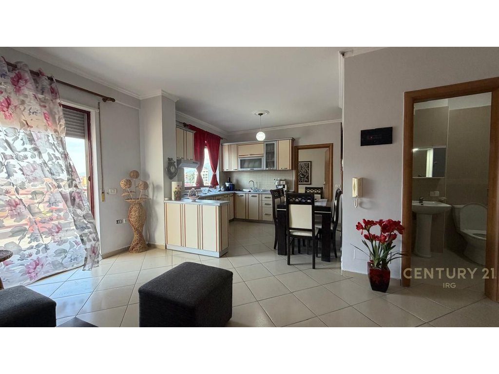 APARTAMENT 2+1 PRANE GJIMNAZIT PARTIZANI!