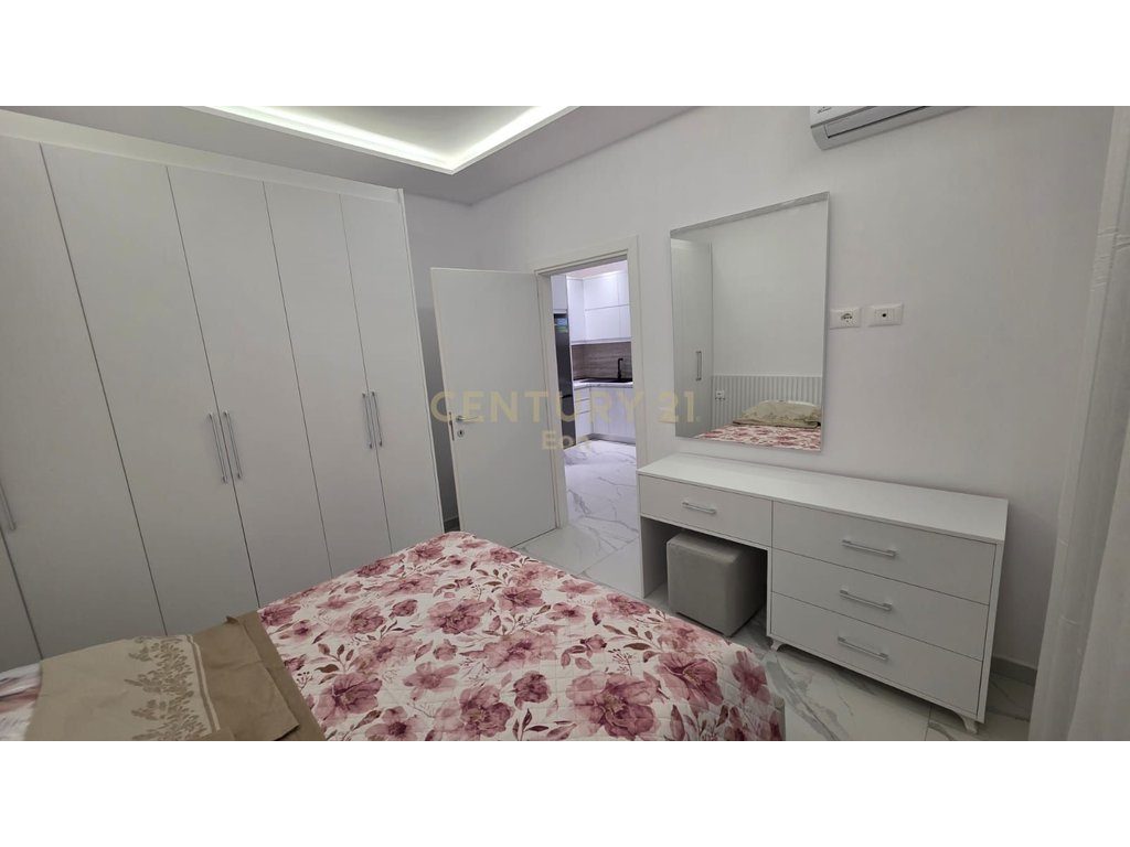 Apartament 1+1 Me Qira në Golem !