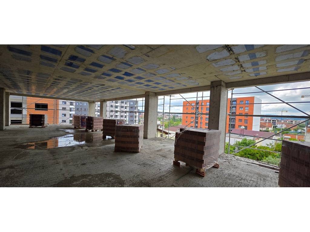 Paskuqan, pranë rrugës kryesore ofrojmë për shitje Apartament 1+1+ Verandë| Kati 5! Mundësi pagese me këste! - Century 2...