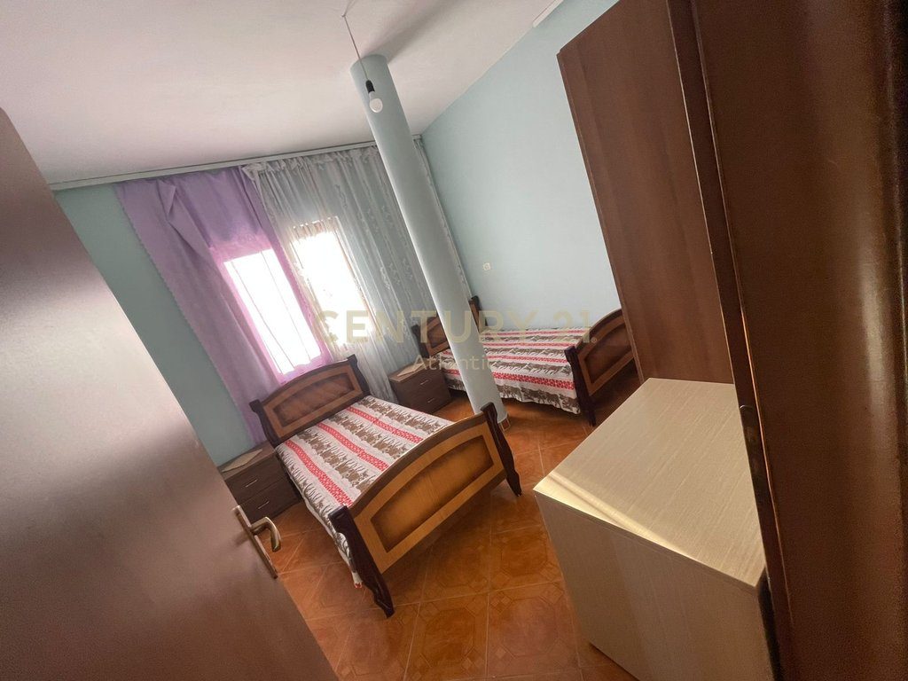 JEPET ME QERA KATI I DYTE I NJE SHTEPIE PRIVATE 3+1 NE ARAPAJ