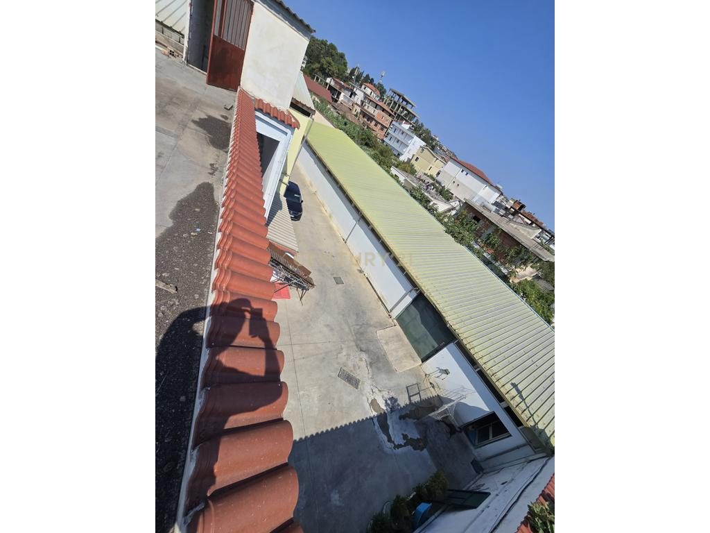 Shitet Magazinë në Durrës ( Cmimi per m2 420 euro) !!!