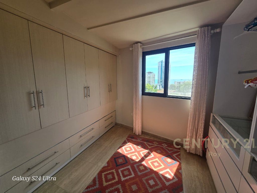 Jepet apartament 2+1 me pamje deti prane xhamise ne Durres qender !