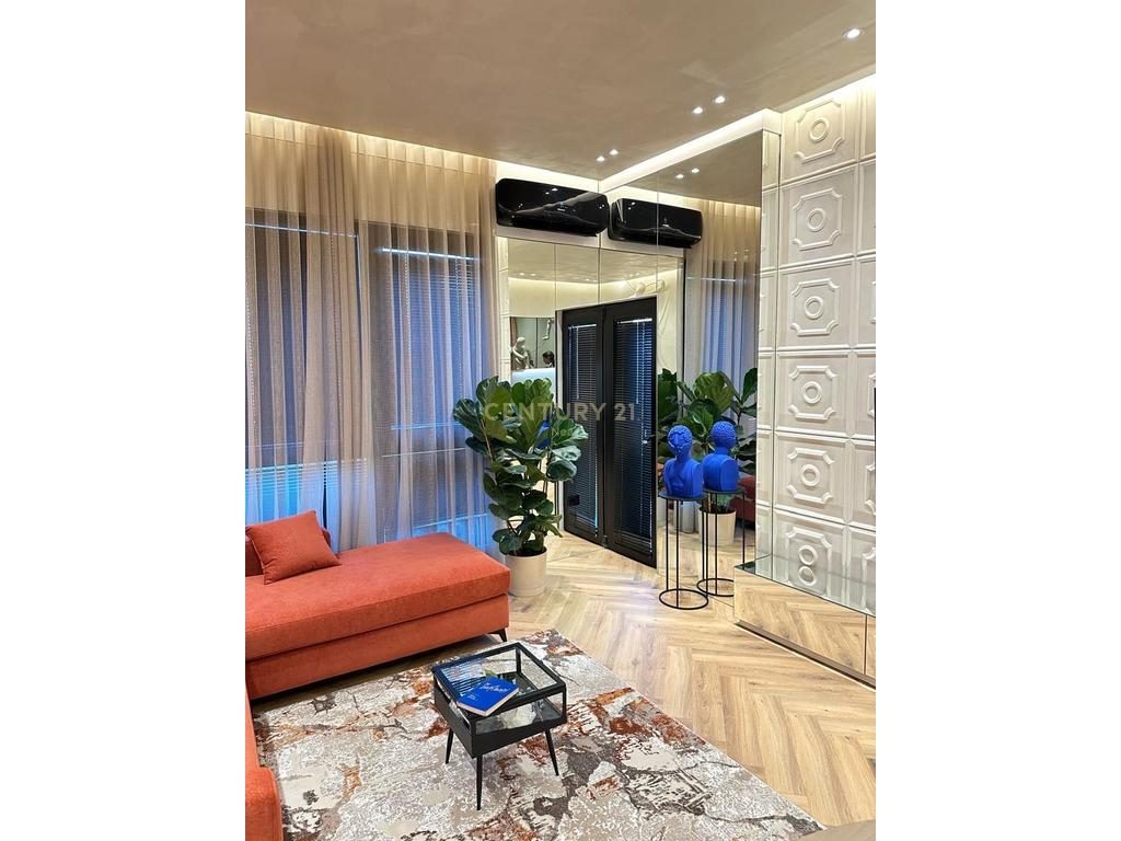 Japim me qira apartament luksoz 1+1 + post parkimi tek Square21 !!
