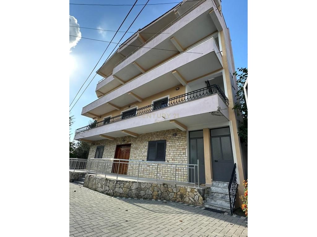 Vilë  Në Shitje në Plazh Iliria, Durres !