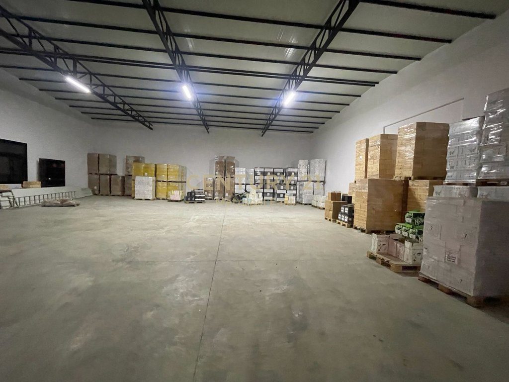 Kapanon Industrial Premium 1100 m² – 3 km nga Qendra e Tiranës