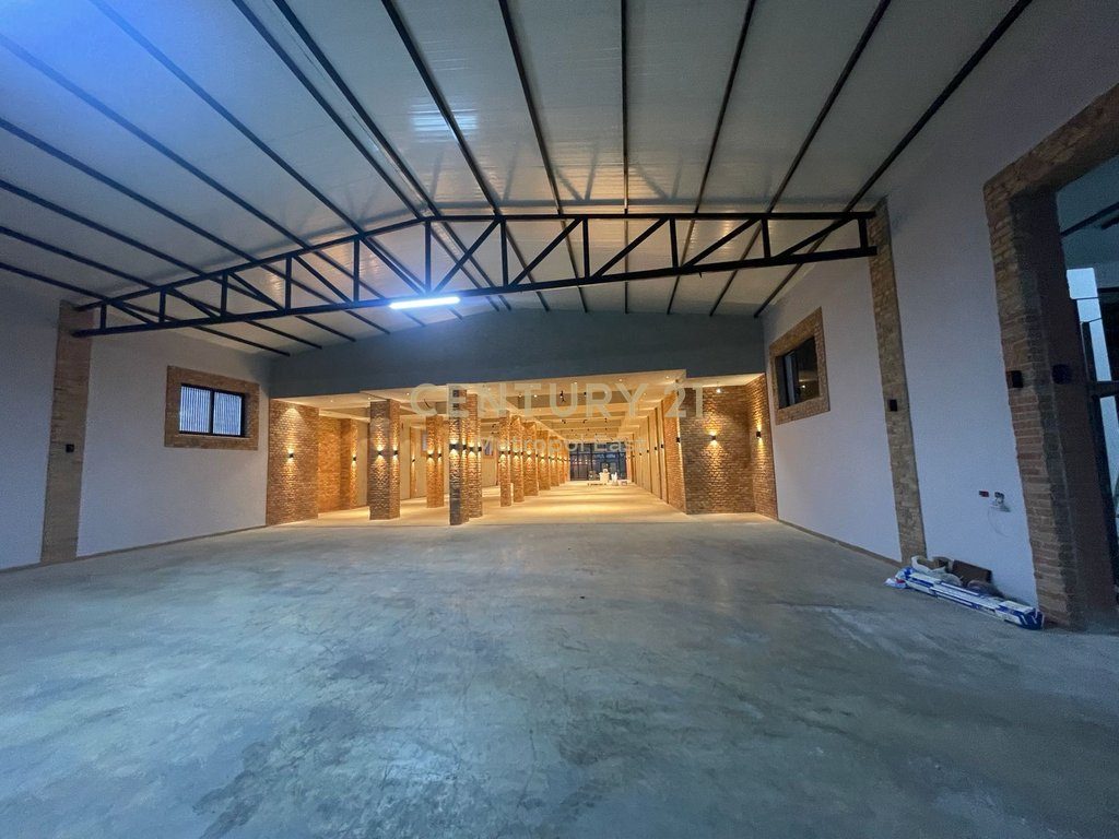 Kapanon Industrial Premium 1100 m² – 3 km nga Qendra e Tiranës