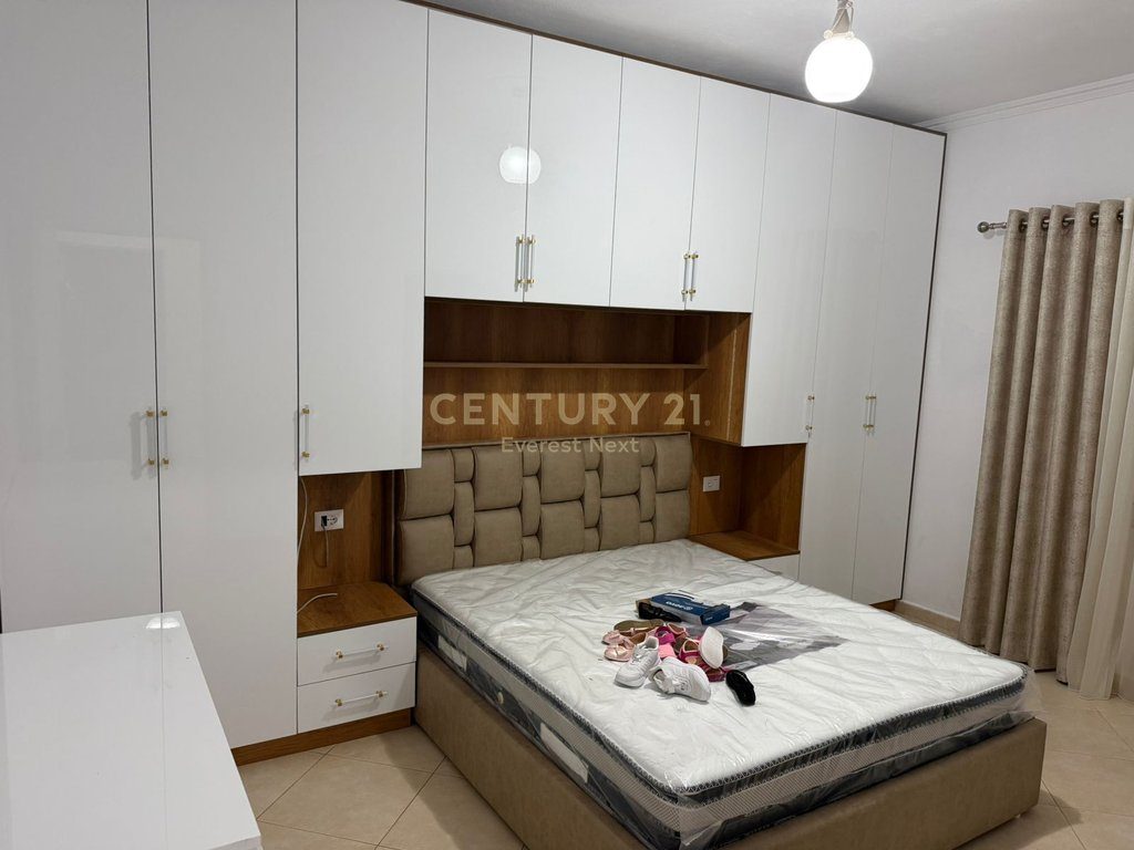 APARTAMENT 2+1+2 ME QIRA PRANE FAKULTETIT EKONOMIK – KATI I DYTË I NJË VILE