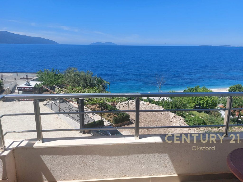 SHITET GARSONIERE NË VLORË, JONUFËR