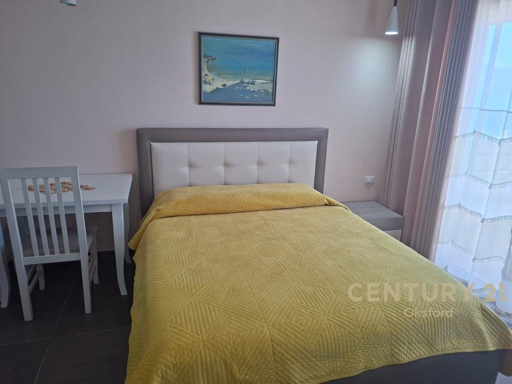 SHITET GARSONIERE NË VLORË, JONUFËR