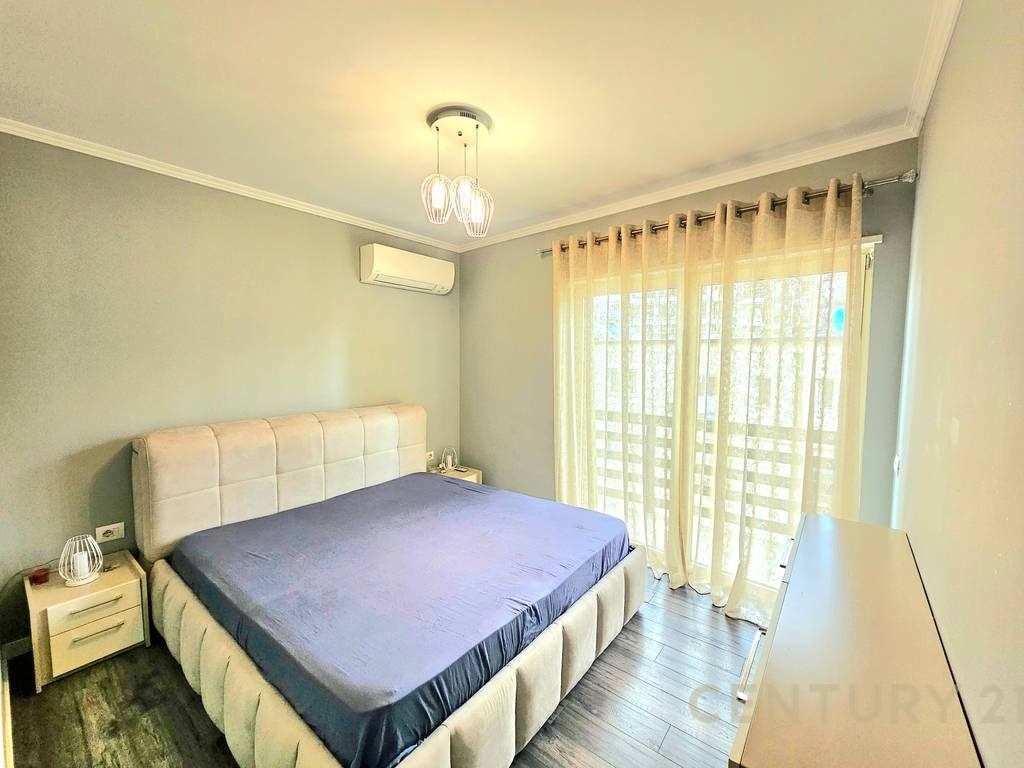 APARTAMENT 2+1+PARKING PER QIRA NE RRUGEN E BARRIKADAVE