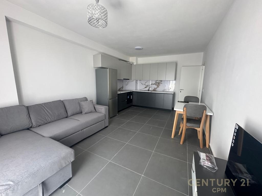 Apartament 3+1 Me Qira Rruga 5 Maji